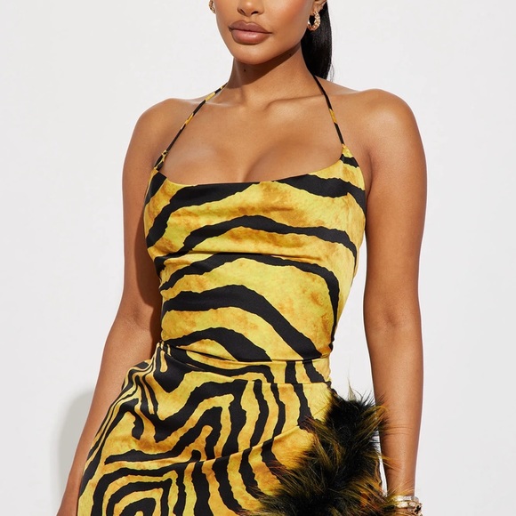 Fashion Nova Fur trim dress - Picture 5 of 8